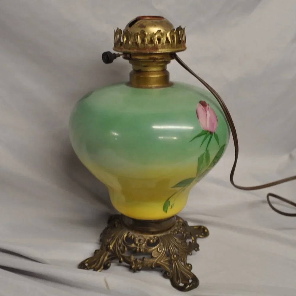 SALE* vintage floral kerosene glass lamp turned electric (319w)